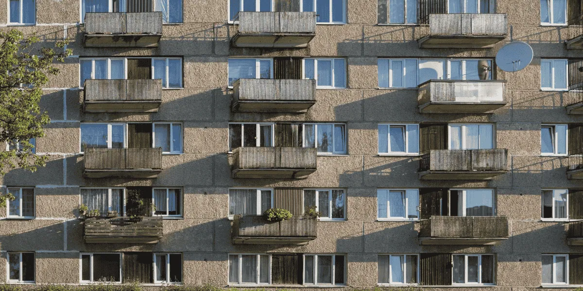 Apartment building exterior for premises liability information